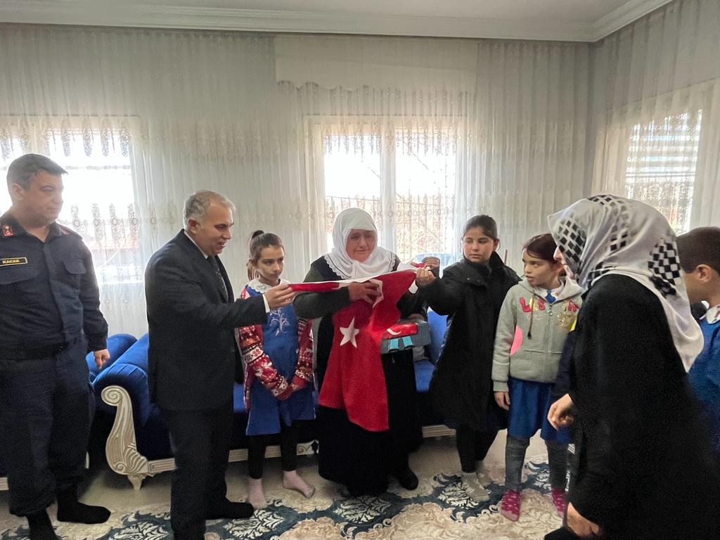 DİNAR KAYMAKAMI KEMAL DURU ŞEHİT İBRAHİM SARGIN’IN AİLESİNİ ZİYARET ETTİ