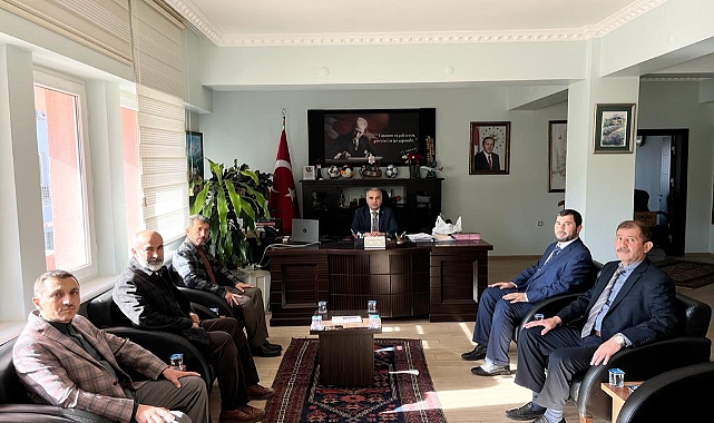 DİNAR KAYMAKAMI KEMAL DURU UMRECİLERİ AĞIRLADI