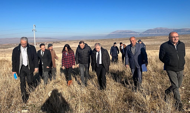 KAYMAKAM DURU’NUN KARAHACILI KÖYÜ ZİYARETİ 2 kaymakam duru nun karahacili koyu ziyareti 9952