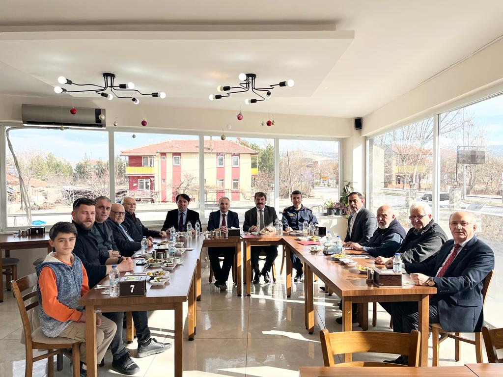 KAYMAKAMIMIZ KEMAL DURU İLÇEMİZ GAZETECİLERİ İLE BİR ARAYA GELDİ