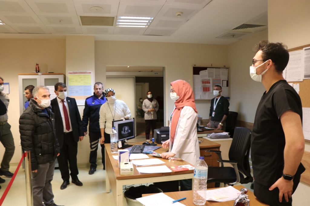 Belediye Başkanımız Nihat Sarı’dan yılbaşında anlamlı ziyaretler 3 yilbasi ziyareti 3 Kopya