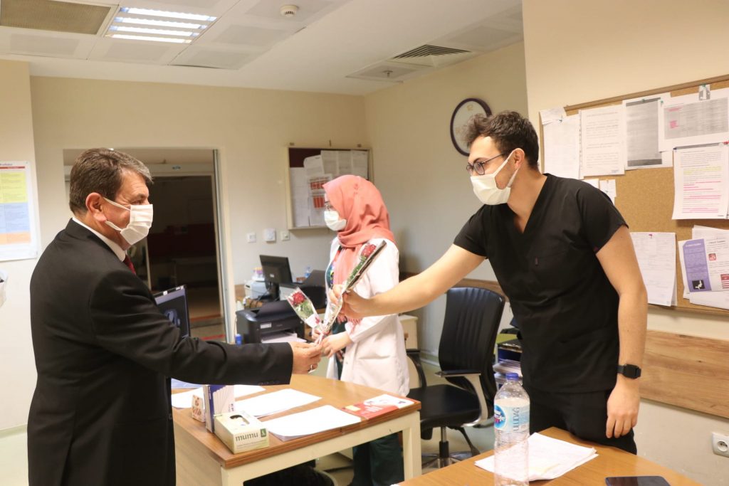 Belediye Başkanımız Nihat Sarı’dan yılbaşında anlamlı ziyaretler 5 yilbasi ziyareti 6