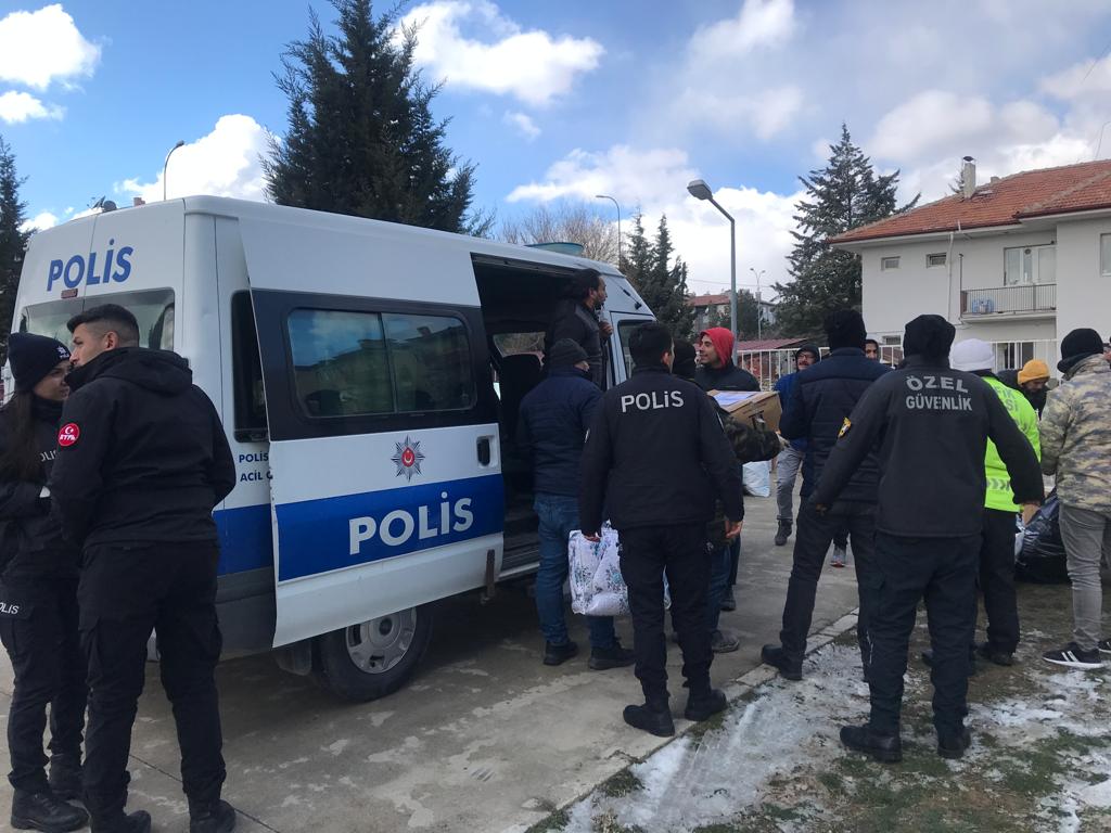 Dinar Emniyet Müdürlüğünden Depremzedelere Yardım Kolileri Yola çıktı 3 19782969271675876676