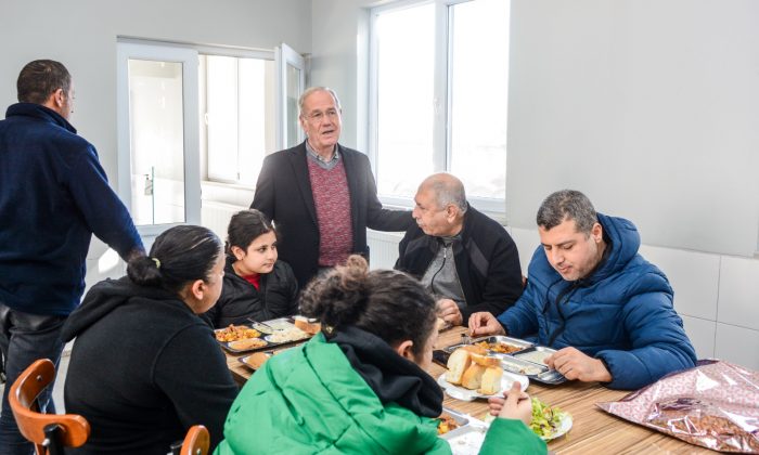 SAFFET ACAR DEPREMZEDELERLE BULUŞTU