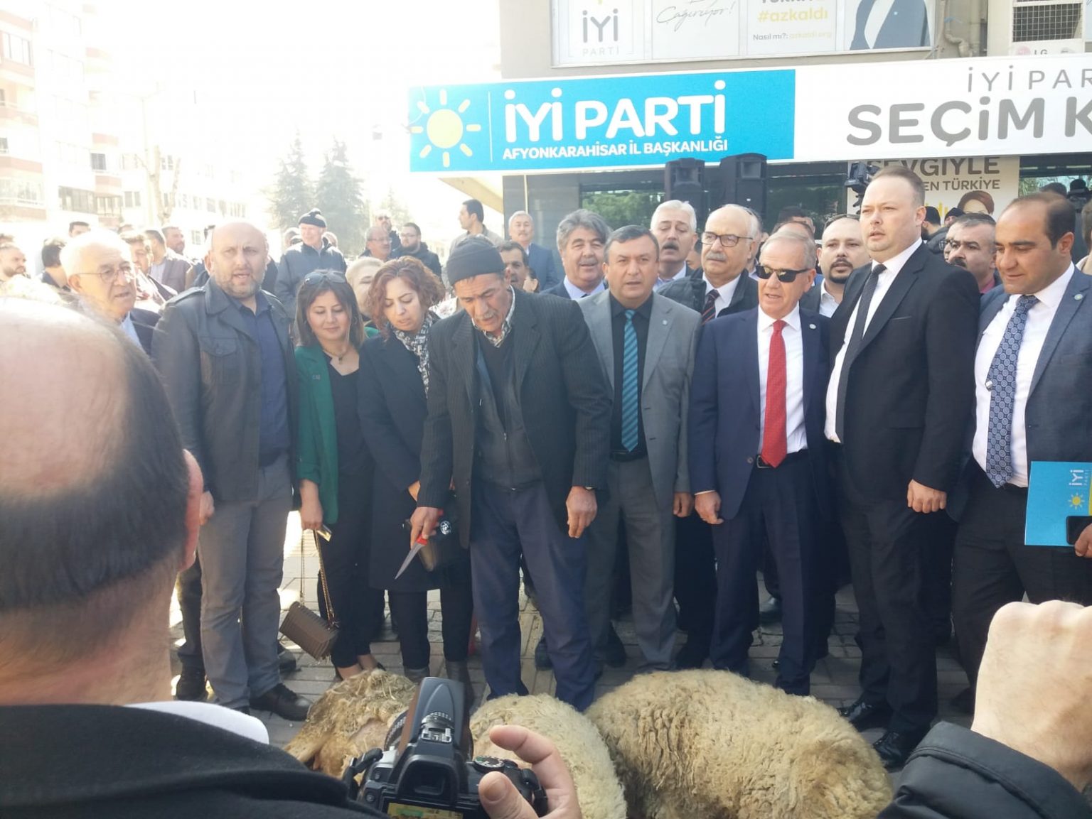 SAFFET ACAR’A AFYONKARAHİSAR’DA YOĞUN İLGİ 6 bd003c28 8765 43cd b562 3b2722618843 1536x1153 1