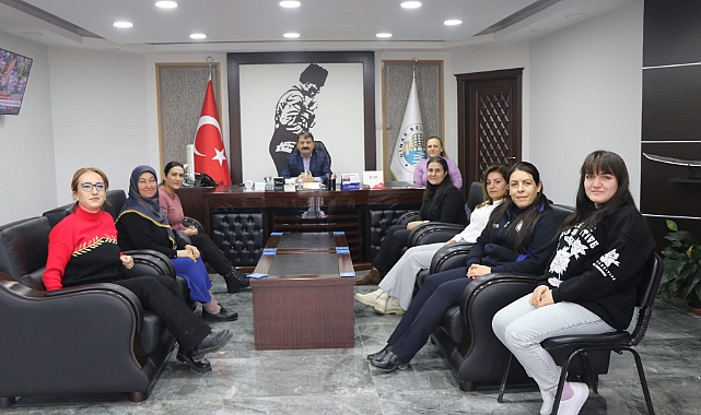 Kadın Personellerimizden Belediye Başkanımız Nihat Sarı’ya teşekkür 