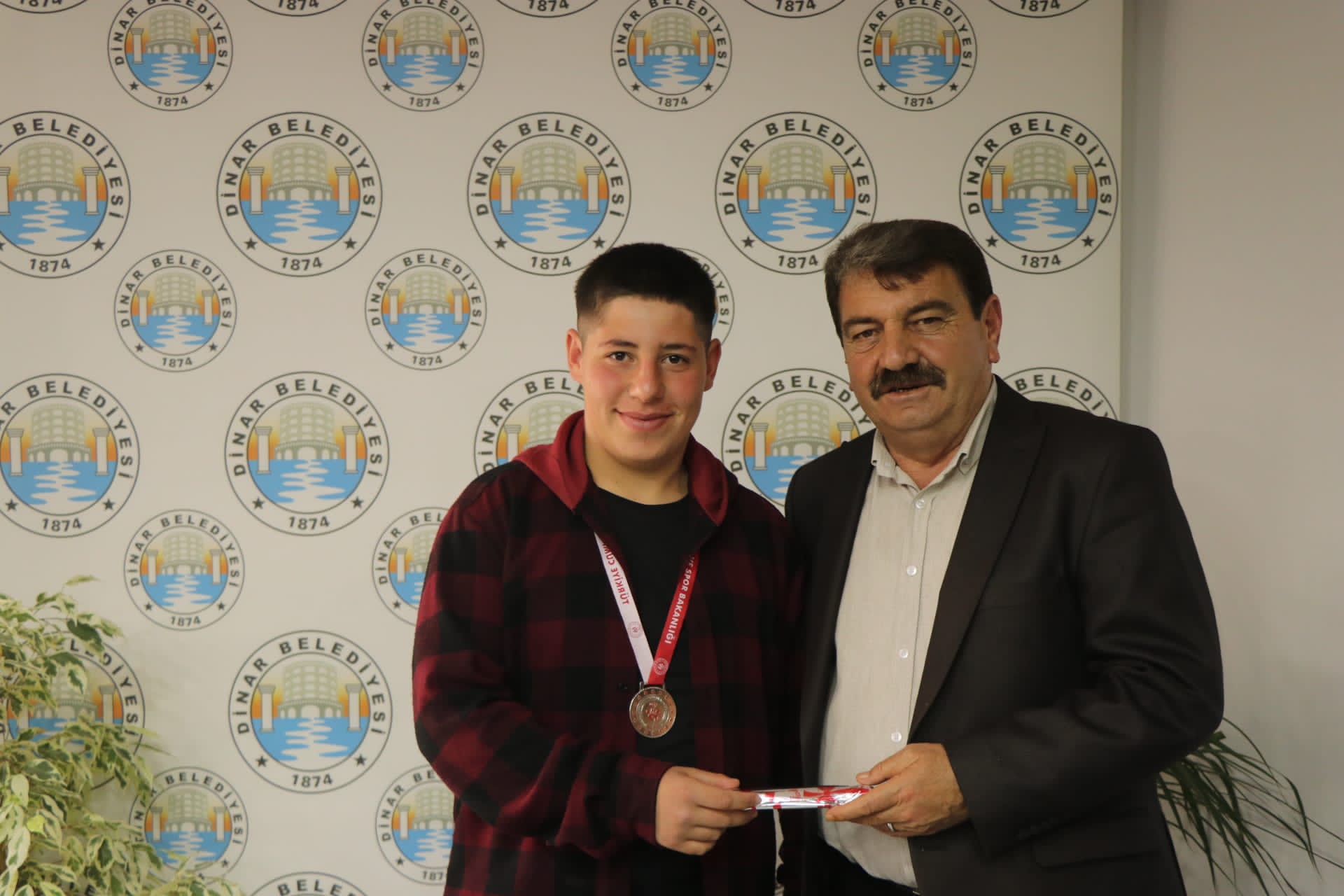 15451562291683131365