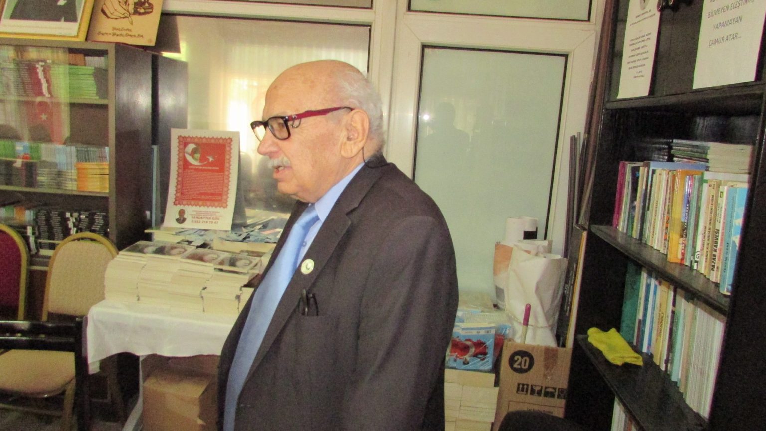 DİNAR YAZARLAR ŞAİRLER KÜLTÜR DERNEĞİNDEN AYHAN KALKAN’A ONUR PROĞRAMI YAPILDI 3 346090817 635502701964290 6491299543111978049 n 1536x864 1