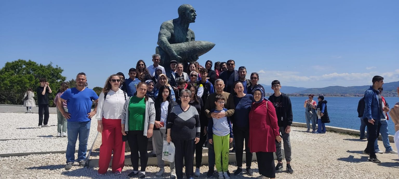 TÜRK SAĞLIK-SEN’DEN ÇANAKKALE ŞEHİTLİĞİ ZİYARETİ 3 9877ddc0 6268 4261 9cc4 899da70710d0 1536x691 1