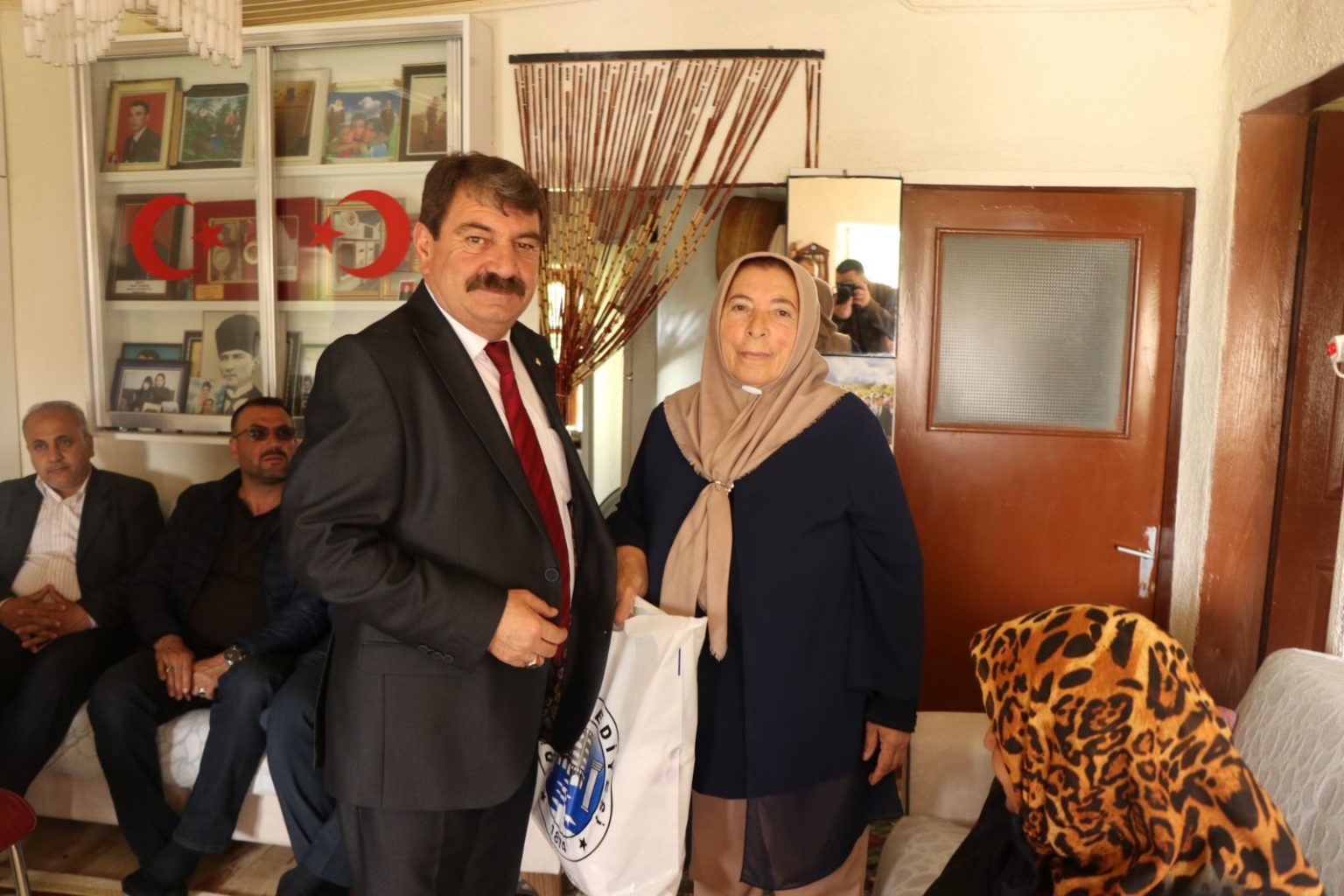 Başkan Sarı’dan Anneler gününde anlamlı ziyaret 4 IMG 20230514 WA0019 1536x1024 1