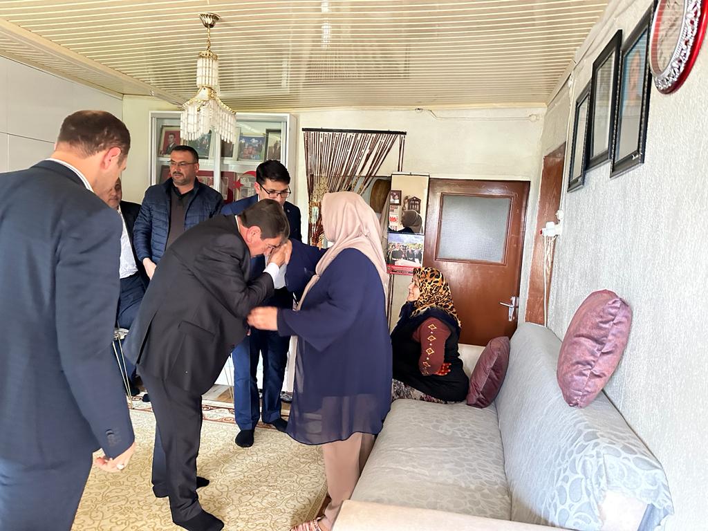 Başkan Sarı’dan Anneler gününde anlamlı ziyaret 3 IMG 20230514 WA0020