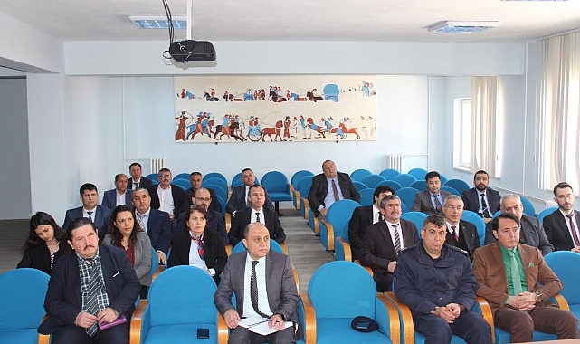 Dinar Kaymakamı Kemal Duru Halk Toplantısı Yaptı