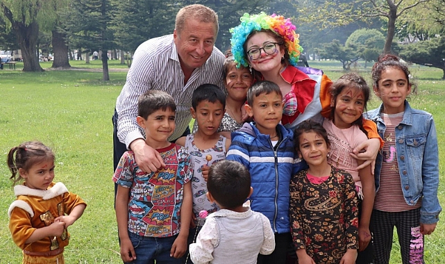 Olgun çocuklar gibi şendi…