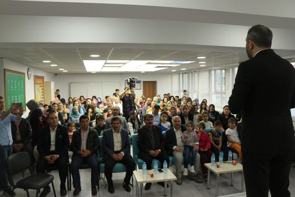 Ögrencilerimizle Bilim ve İnsan Konulu tiyatroyu izledik 2 11281208251686078721