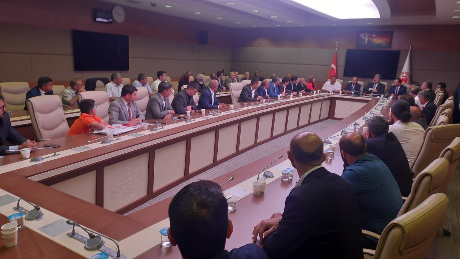 CUMHUR İTTİFAKI OLARAK MERKEZ MAHALLE MUHTARLARIMIZ İLE BİRLİKTE MECLİSTEYİZ 7 14917097581686582719