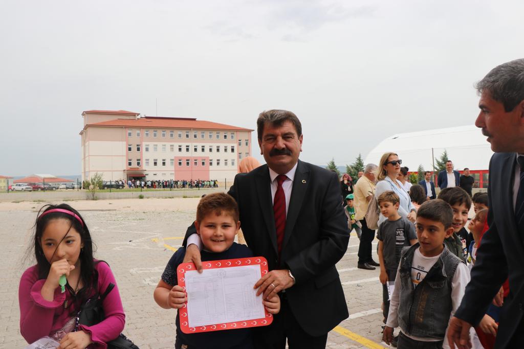 Öğrencilerimizin karne sevincini paylaştık 