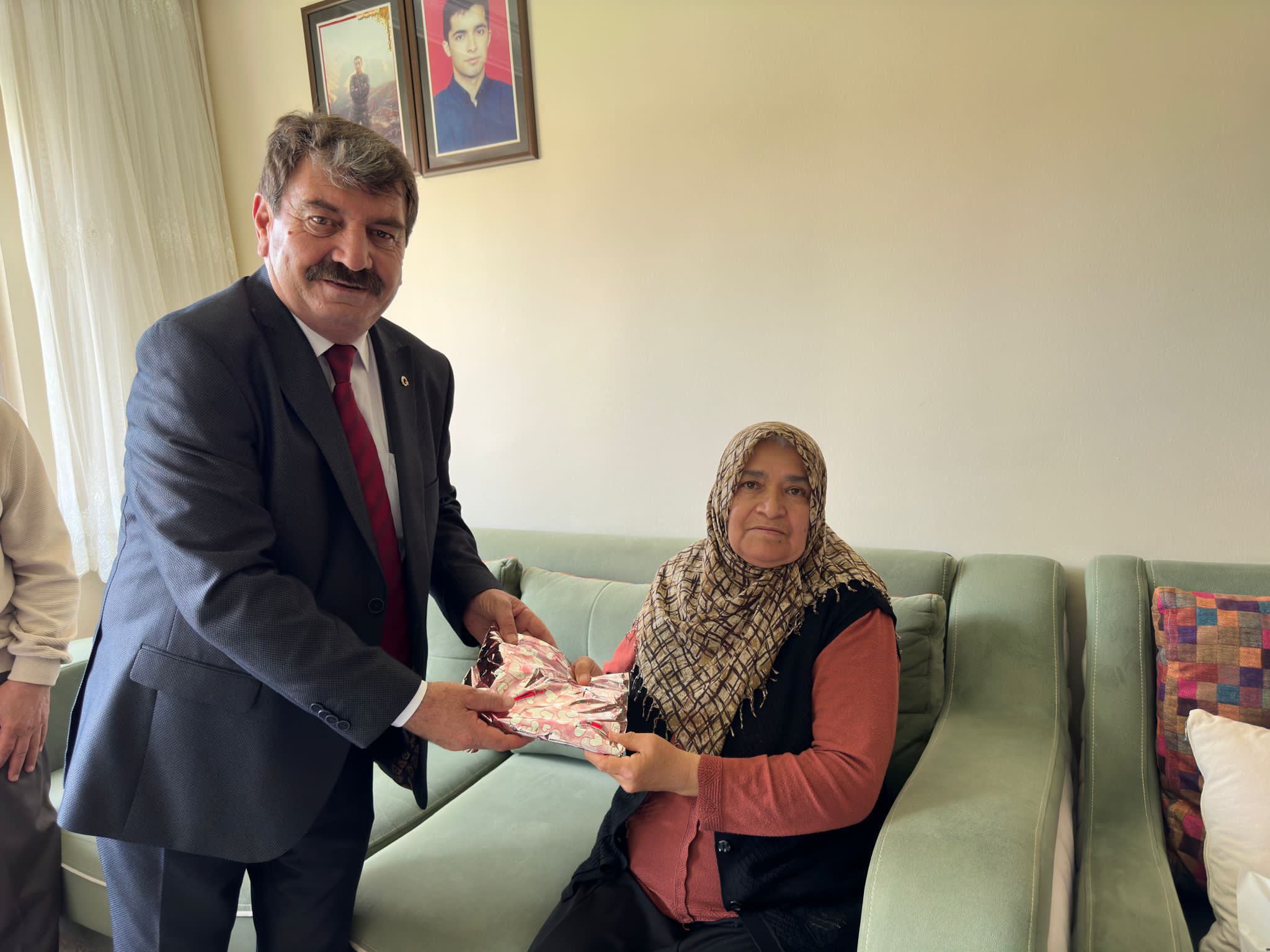 Belediye Başkanımız Nihat Sarı babalar gününde şehit babamızı unutmadı 4 17195405091687085746