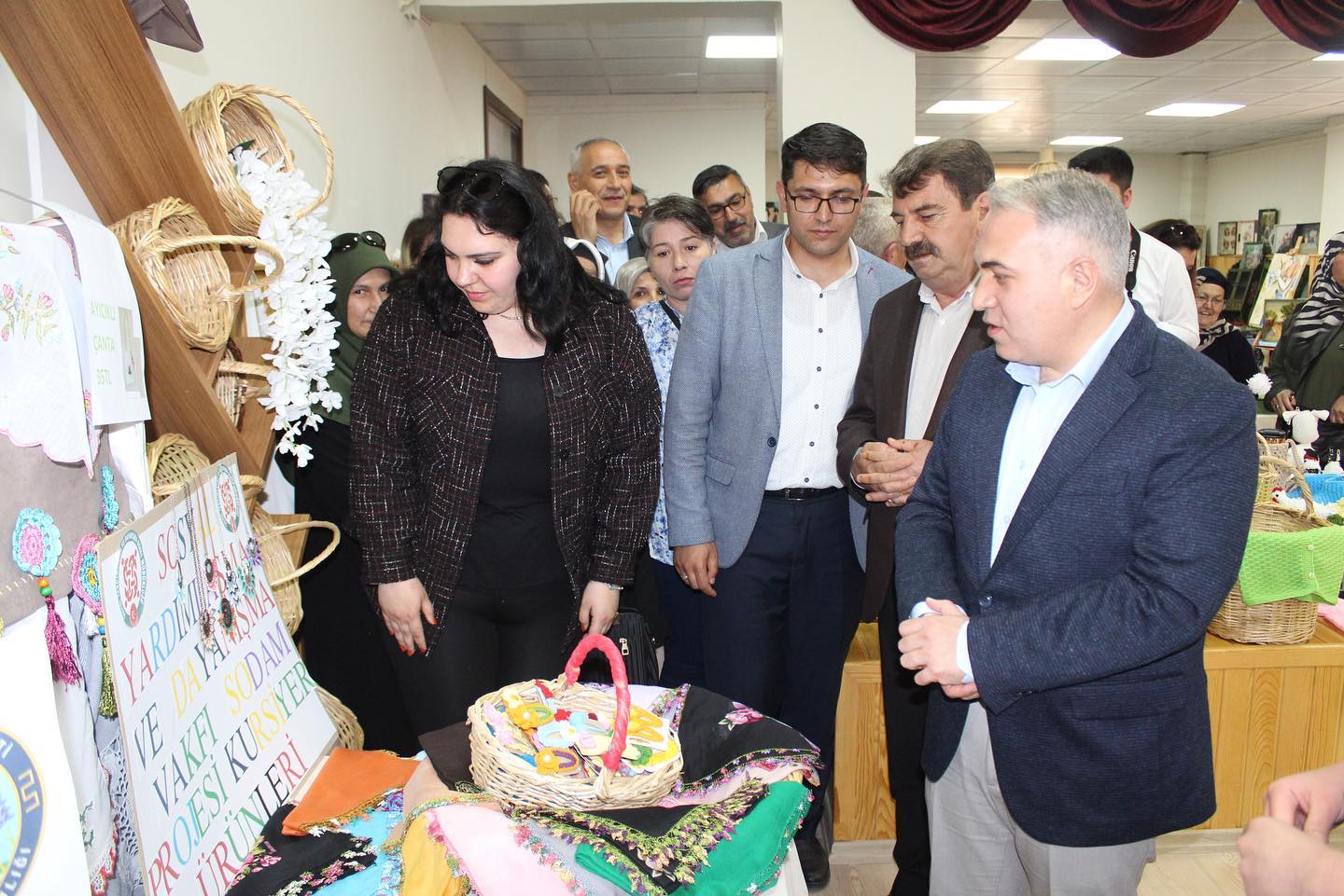 HALK EĞİTİM MERKEZİ YIL SONU SERGİSİNİN AÇILIŞINI GERÇEKLEŞTİRDİK 5 351199857 111449675304980 462221488747364588 n