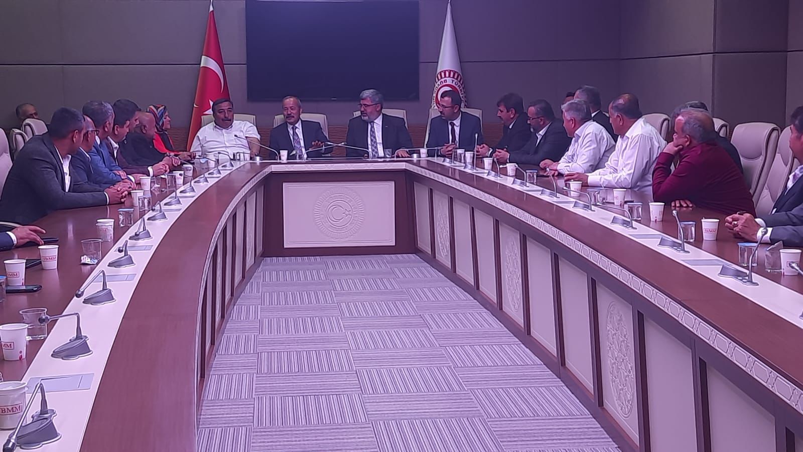 CUMHUR İTTİFAKI OLARAK MERKEZ MAHALLE MUHTARLARIMIZ İLE BİRLİKTE MECLİSTEYİZ 2 4924196441686582732