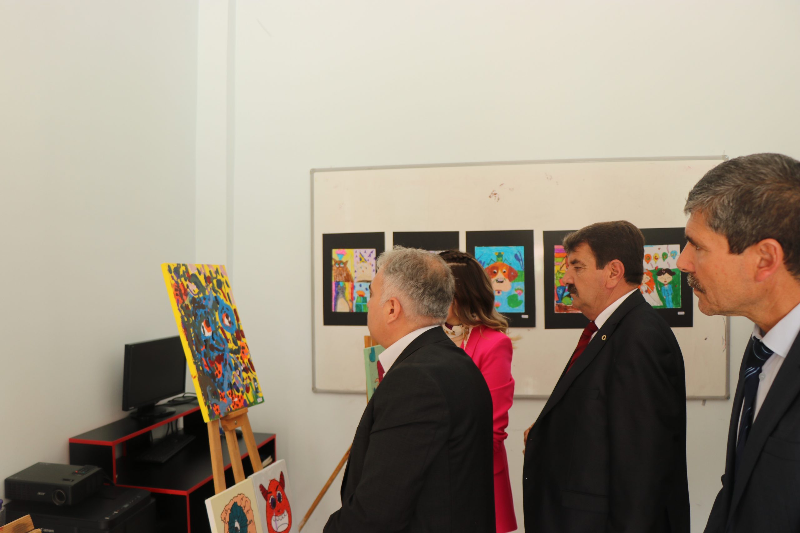 ÇOCUKLARIMIZIN YILSONU RESİM SERGİSİNE KATILDIK 4 746175561686924522 scaled