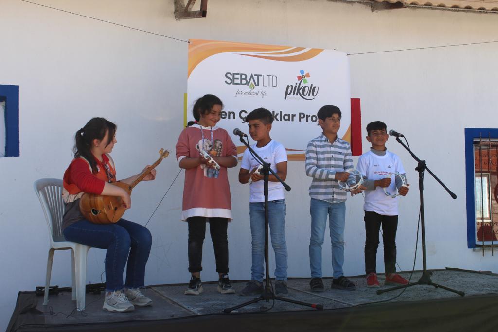 KAYMAKAM DURU GÜLEN ÇOCUKLAR PROJESİ KAPSAMINDA HASAT ŞENLİĞİNE KATILDI 3 IMG 20230607 WA0088 1