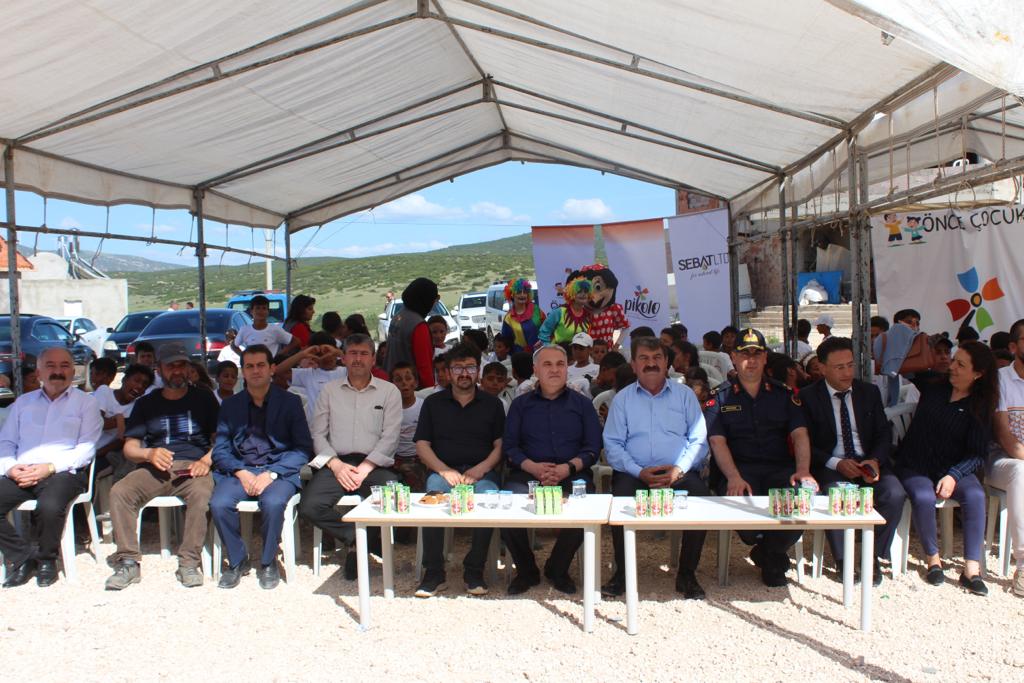 KAYMAKAM DURU GÜLEN ÇOCUKLAR PROJESİ KAPSAMINDA HASAT ŞENLİĞİNE KATILDI 4 IMG 20230607 WA0089