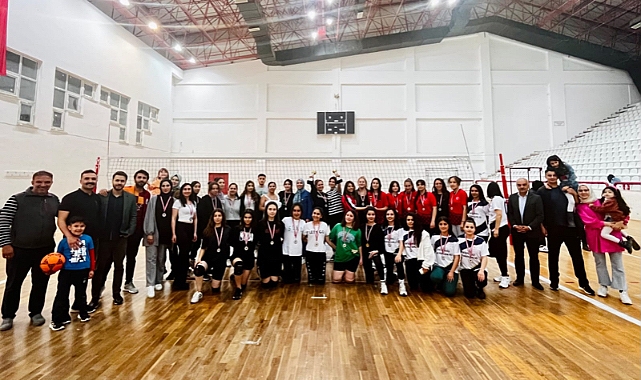 DİNAR DOĞA SPORLARI KADINLAR VOLEYBOL TURNUVASI SONA ERDİ 