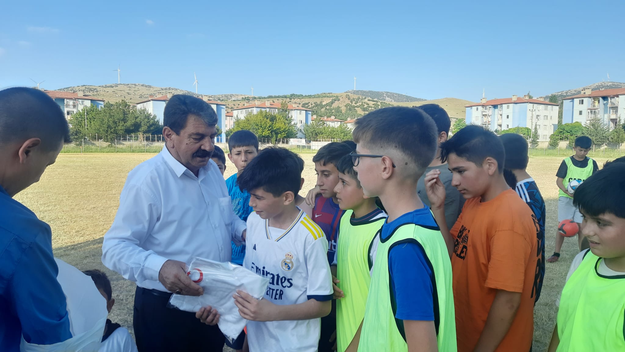 FUTBOL YAZ OKULU KURSUMUZDA SPORCULARIMIZ İLE BİR ARADAYIZ 5 413571631688804441