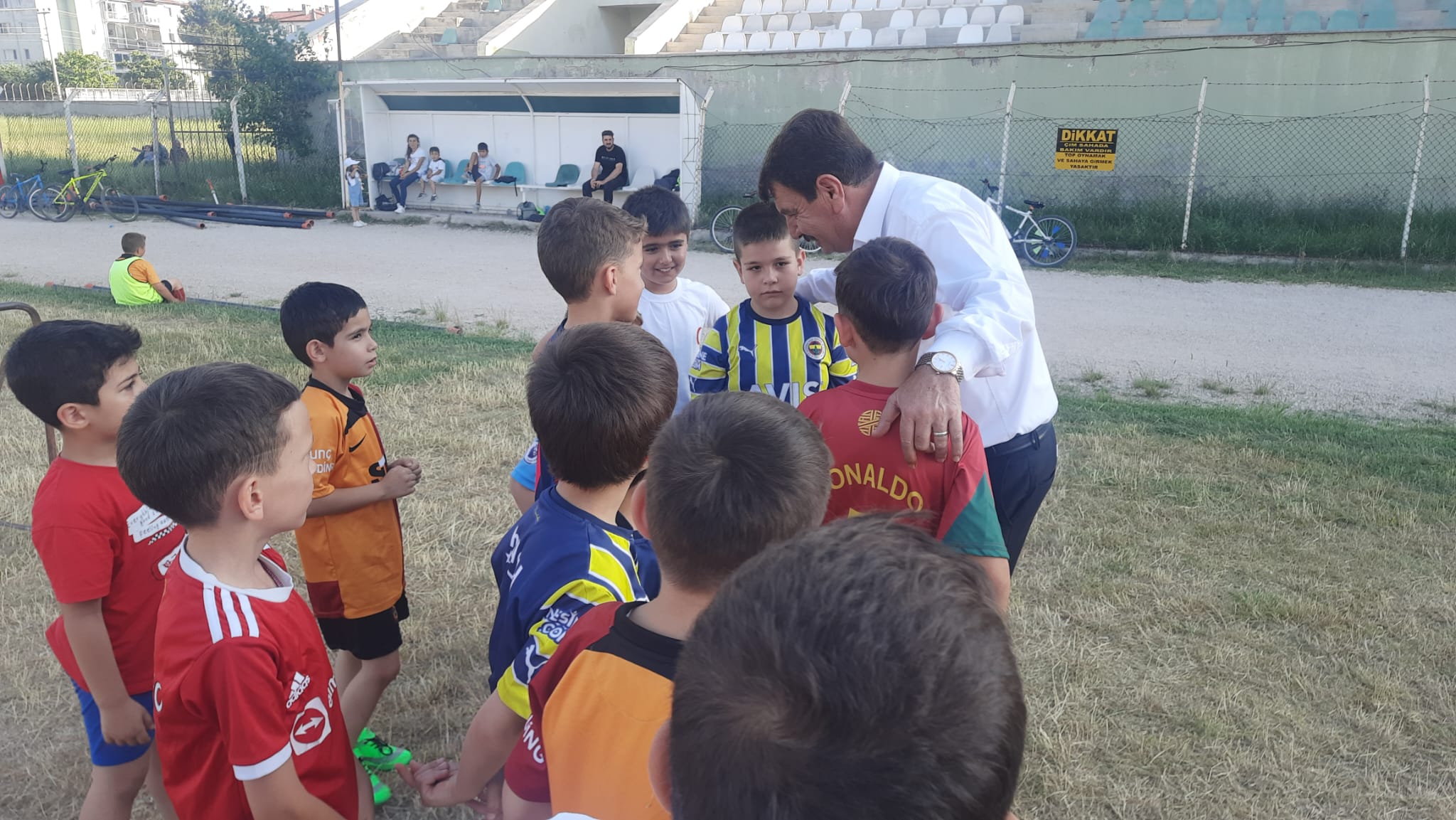 FUTBOL YAZ OKULU KURSUMUZDA SPORCULARIMIZ İLE BİR ARADAYIZ 4 6009170561688804442