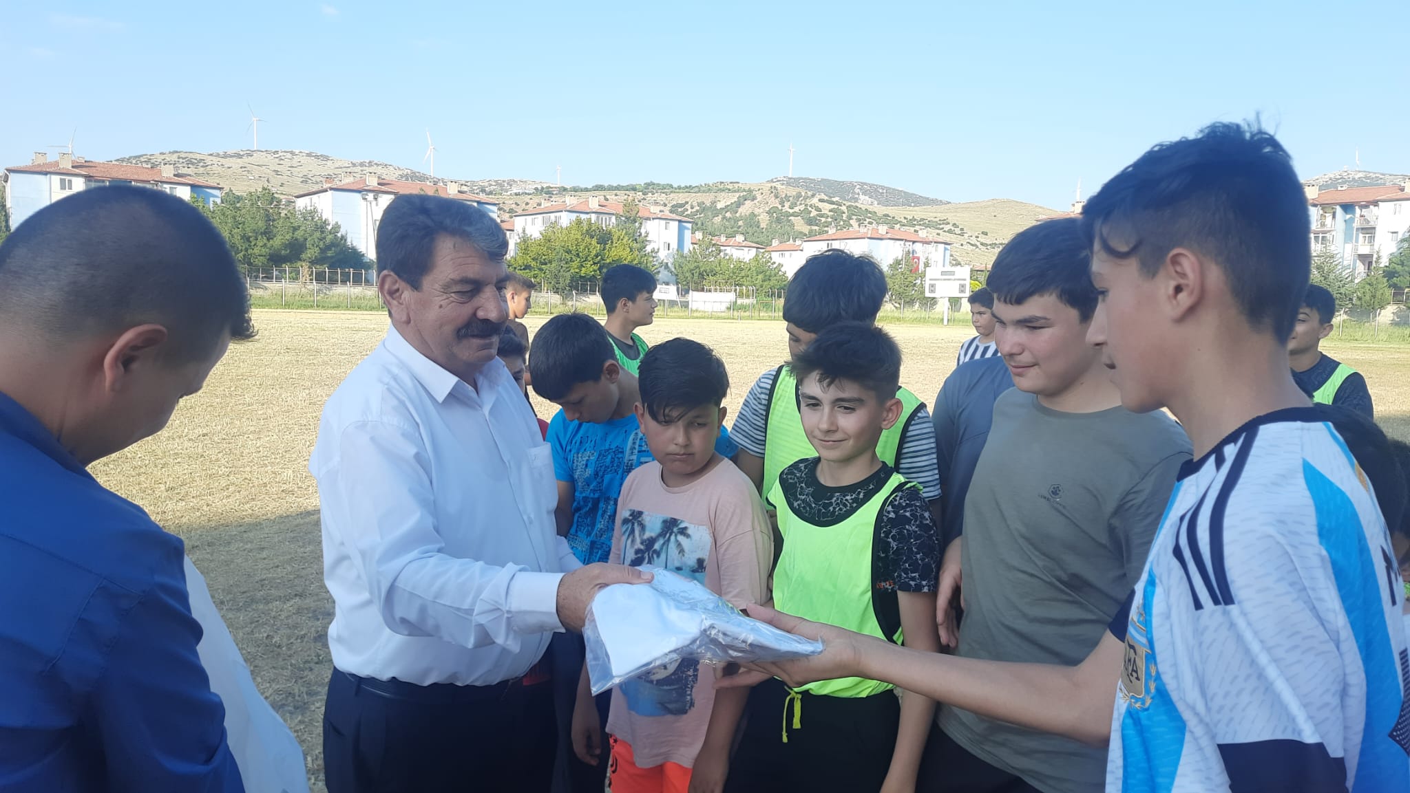 FUTBOL YAZ OKULU KURSUMUZDA SPORCULARIMIZ İLE BİR ARADAYIZ 3 9186647871688804442