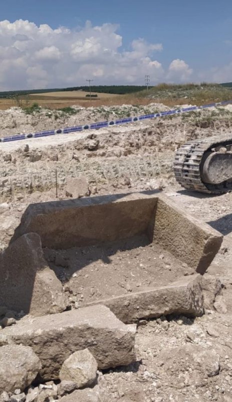 DİNAR’IN ALTI ACABA LAHİTLERLE Mİ DOLU?