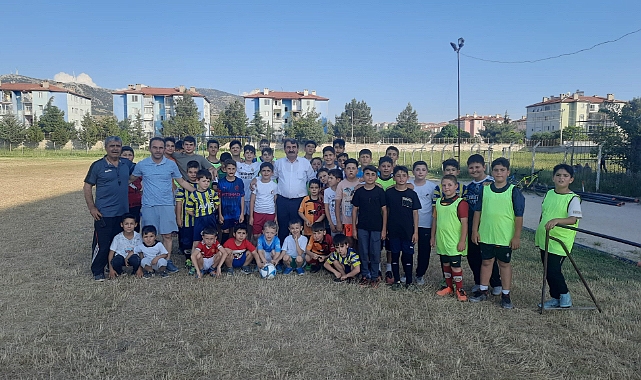 FUTBOL YAZ OKULU KURSUMUZDA SPORCULARIMIZ İLE BİR ARADAYIZ