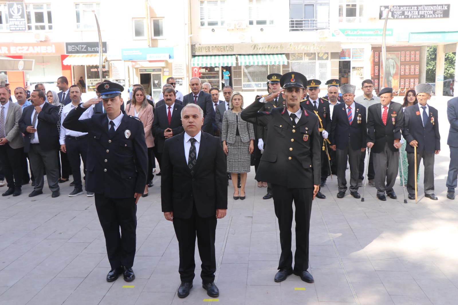 İLÇEMİZDE ZAFER BAYRAMIMIZ COŞKU VE HEYECANLA KUTLANIYOR 6 0218f271 71a0 4986 9df2 5a0d6a3846c4