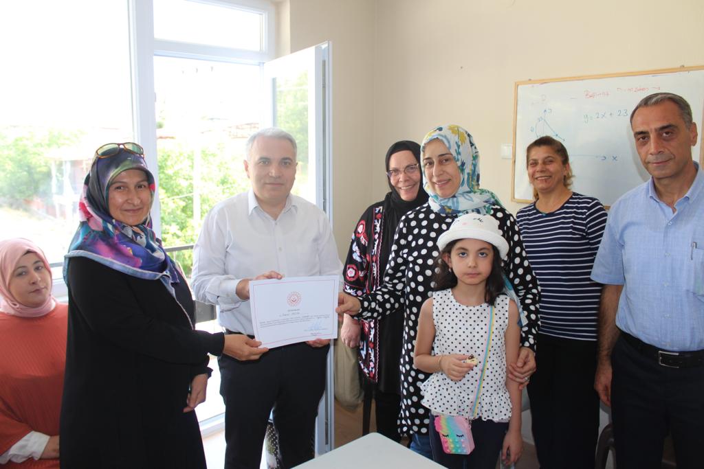 İlçe Kaymakamımız Kemal Duru SODAM Kursiyerlerine Sertifikalarını Takdim Etti