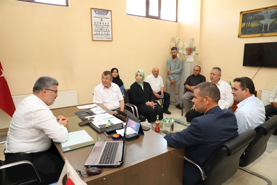 Afyonkarahisar Milletvekili Ali Özkaya, ilçelerde partilileri ve vatandaşlarla buluşarak yatırımları yerinde takip etti. 