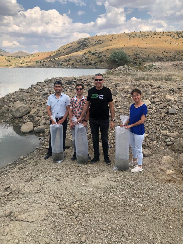 SU KAYNAKLARININ BALIKLANDIRMA PROJESİ KAPSAMINDA 100.000 YAVRU BALIK SALIMI YAPILDI