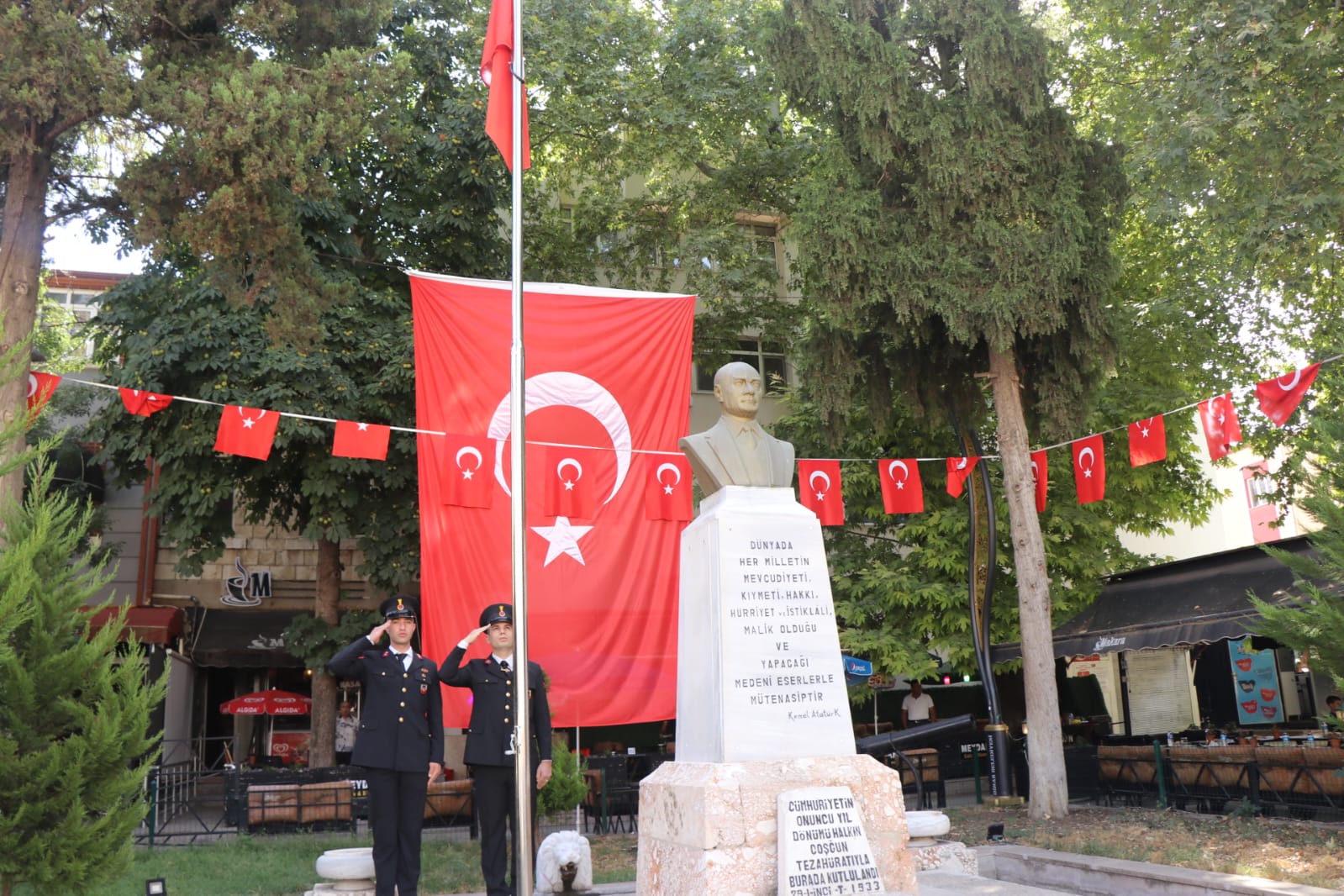 İLÇEMİZDE ZAFER BAYRAMIMIZ COŞKU VE HEYECANLA KUTLANIYOR 4 35a18405 79bb 4ac7 b952 18ebf8f1ccf9