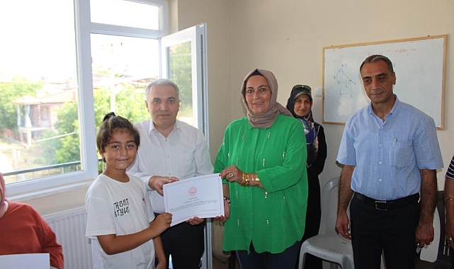 İlçe Kaymakamımız Kemal Duru SODAM Kursiyerlerine Sertifikalarını Takdim Etti 8 ilce kaymakamimiz kemal duru dan sodam kursiyerlerine sertifikalarini takdim etti 552