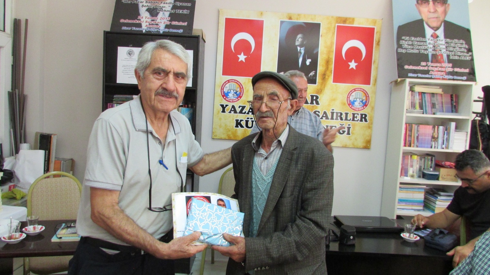 DİNAR ŞAİR VE YAZARLAR DERNEĞİ AHDE VEFA PROĞRAMINI 6.SI YAPILDI 3 12358590071693673040