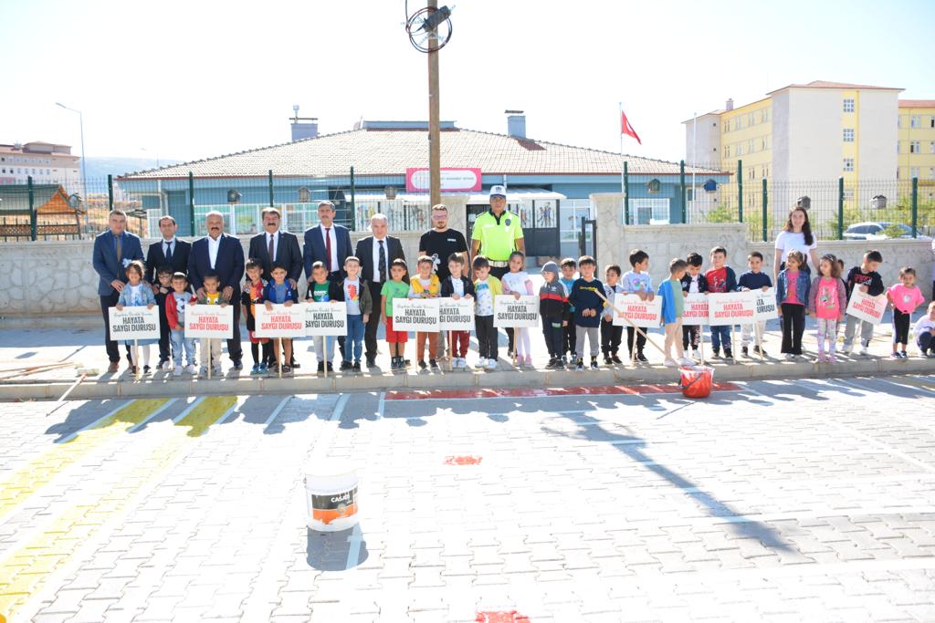 YAYALARA ÖNCELİK DURUŞU, HAYATA SAYGI DURUŞU ETKİNLİĞİ GERÇEKLEŞTİRDİ 5 21189279841694607749