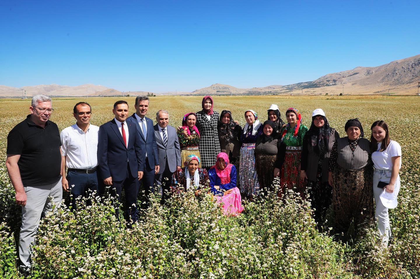 DİNAR TÜRKİYE’DE EN FAZLA KARA BUĞDAY ÜRETEN İLÇE 3 380431623 18053345878475782 5149206592921650982 n