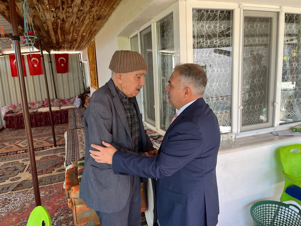 KAYMAKAM DURU GAZİMİZİ EVİNDE ZİYARET ETT 2 Kaymakam 3