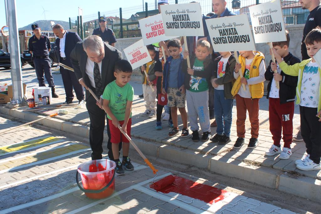 YAYALARA ÖNCELİK DURUŞU, HAYATA SAYGI DURUŞU ETKİNLİĞİ GERÇEKLEŞTİRDİ