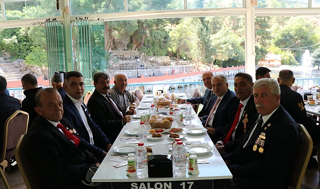 Belediyemizden Şehit Ailelerimiz ve Gazilerimize yemek ikramı