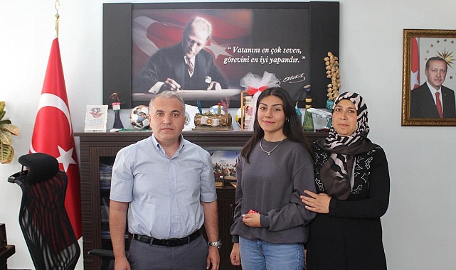 kaymakam duru dan dereceye giren ogrencimize odul 3276