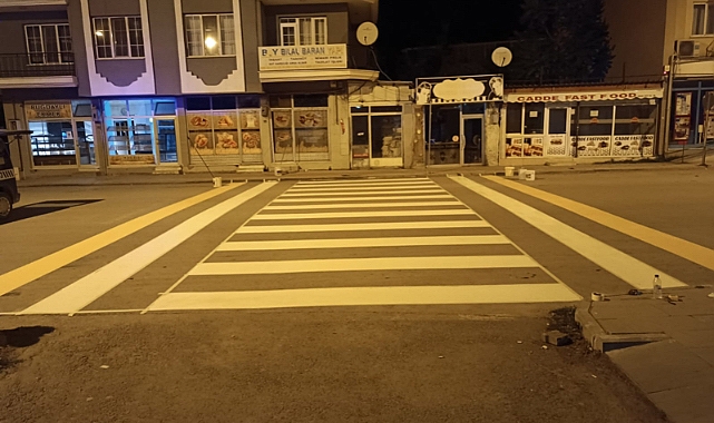 Okullarımızın önüne yaya geçidi çizgi uygulamamız devam ediyor