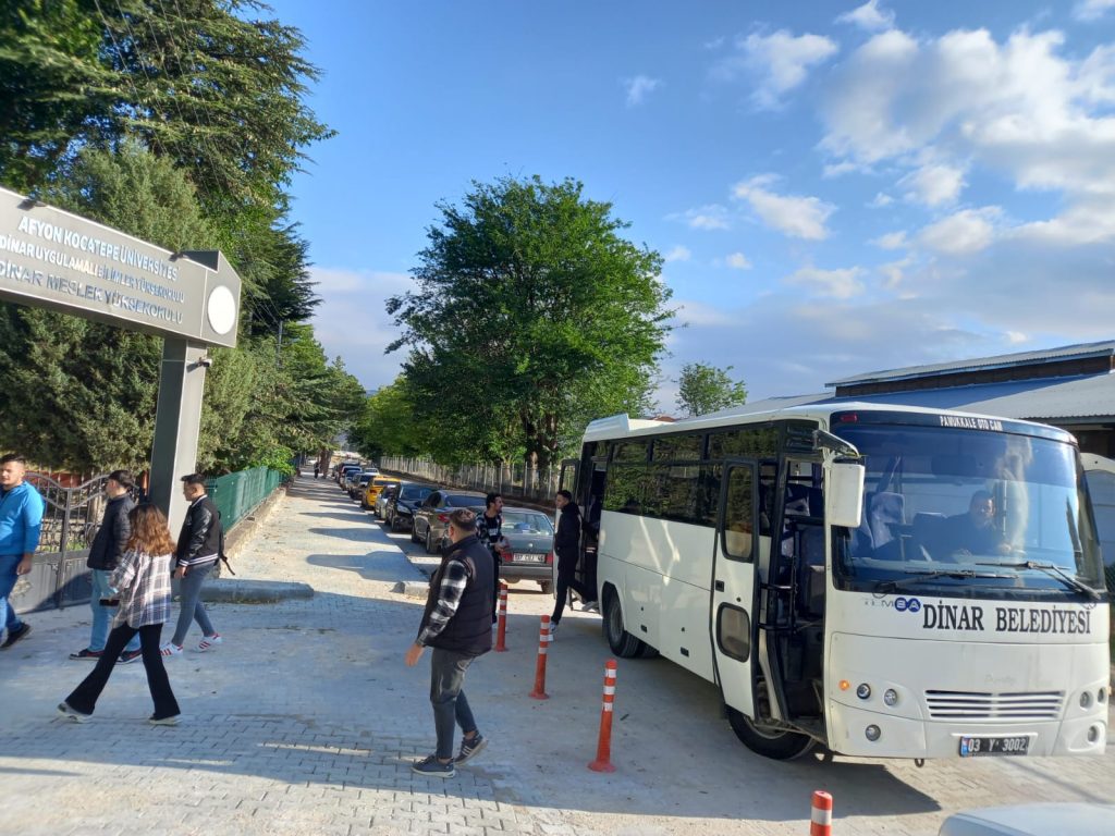 ÜNİVERSİTE ÖĞRENCİLERİMİZE ÜCRETSİZ ÖĞRENCİ SERVİSİ UYGULAMAMIZ DEVAM EDİYOR