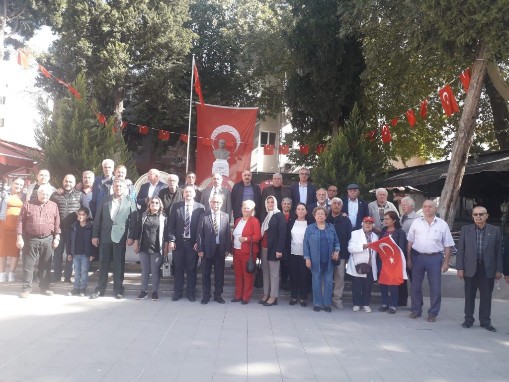 CHP 100. YIL İÇİN ATATÜRK ANITINA ÇELENK BIRAKTI