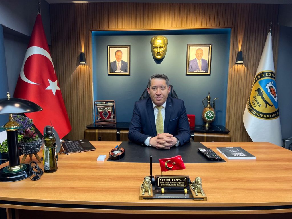 VEYSEL TOPÇU: Cumhuriyet Bayramınızı yürekten en kalbi sevgilerimle kutluyorum