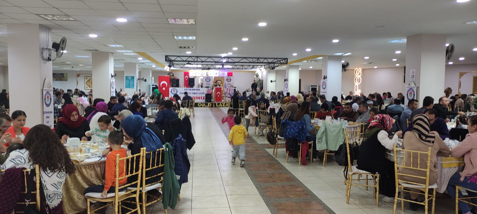 Dinar Eğitim Bir-sen birlik beraberlik ve kaynaşma yemeğinde konuşan, MV. ÖZKAYA ;” HER ZAMAN EĞİTİMCİLERİN YANINDAYIZ.” 4 366362a1 4c83 4520 96b1 7bde22660804